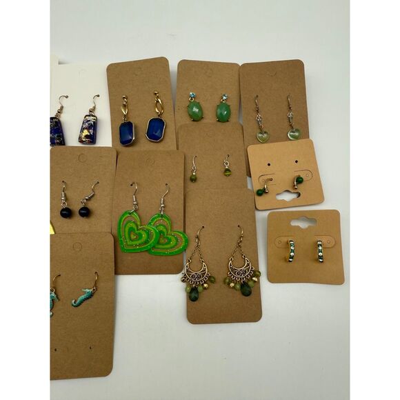 16 Green Tone Costume Earring lot - Picture 3 of 3